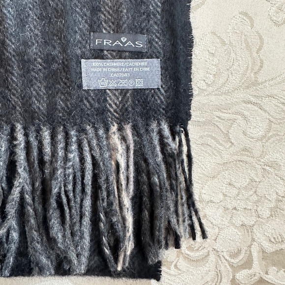 FRAAS 100% cashmere fringe scarf - Picture 3 of 3